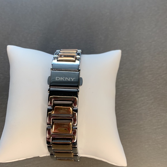New DKNY 2 tone ladies watch - Picture 3 of 6